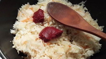 Рецепт пирога с тушеной в томате капустой