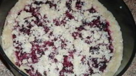 Рецепт постного пирога с черной смородиной