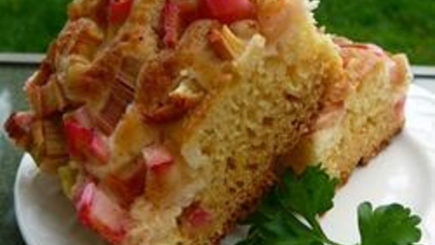 Рецепт сдобного пирога с ревенем