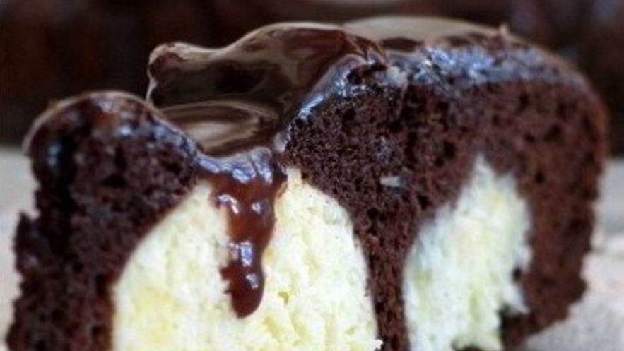 Рецепт шоколадного пирога с кокосово-творожными шариками