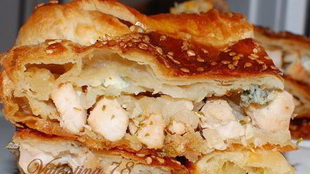 Рецепт слоеного пирога с начинкой из индейки и сыра