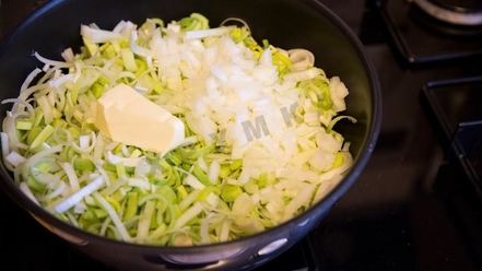 Рецепт сырного пирога с красной рыбой