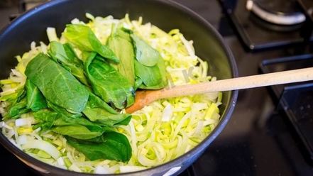 Рецепт сырного пирога с красной рыбой