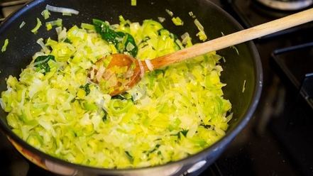 Рецепт сырного пирога с красной рыбой