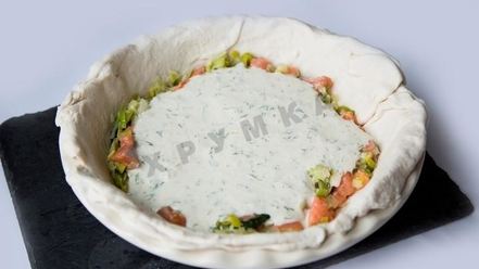 Рецепт сырного пирога с красной рыбой