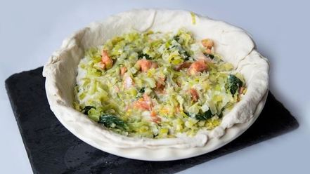 Рецепт сырного пирога с красной рыбой