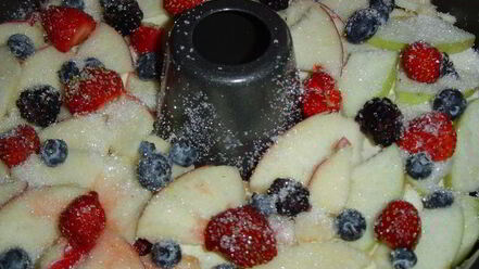 Рецепт яблочно-ягодного пирог-десерт с заливкой