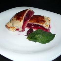 Рецепт Дрожжевых пирожков с вишней