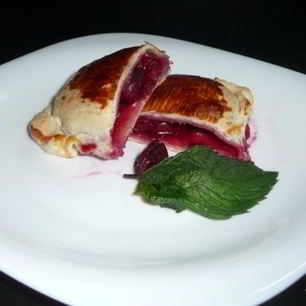 Рецепт Дрожжевых пирожков с вишней