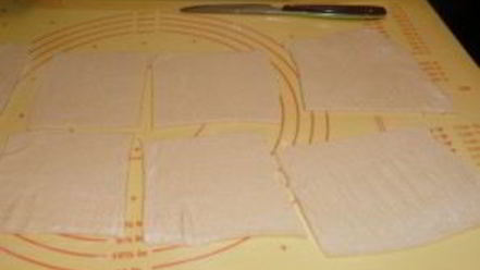 Рецепт дрожжевых пирожков с вишней