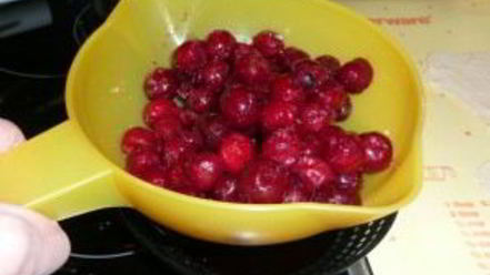 Рецепт дрожжевых пирожков с вишней