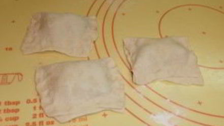 Рецепт дрожжевых пирожков с вишней