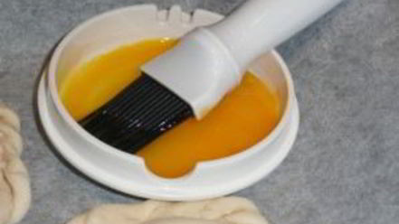 Рецепт дрожжевых пирожков с вишней