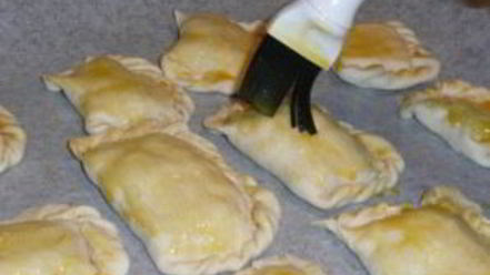 Рецепт дрожжевых пирожков с вишней