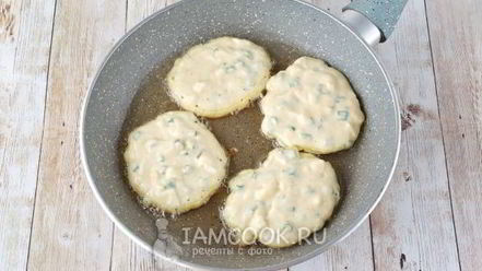 Рецепт ленивых пирожков с яйцом и зеленым луком