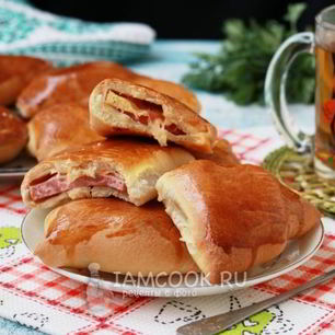 Рецепт Пирожков с колбасой и сыром