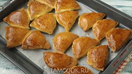 Рецепт пирожков с колбасой и сыром