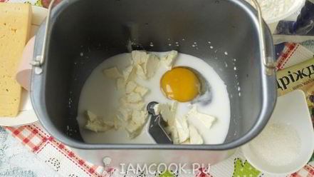 Рецепт пирожков с колбасой и сыром