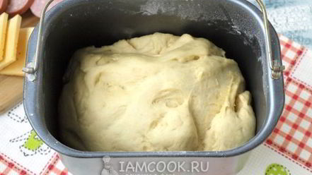 Рецепт пирожков с колбасой и сыром