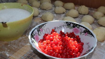 Рецепт пирожков с красной смородиной дрожжевые