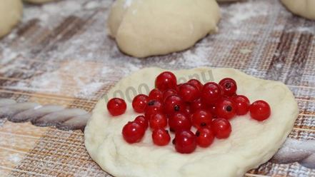 Рецепт пирожков с красной смородиной дрожжевые
