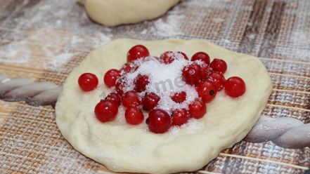 Рецепт пирожков с красной смородиной дрожжевые