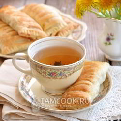 Рецепт Пирожков с курицей и ветчиной из слоеного теста