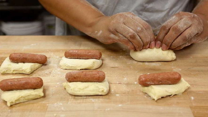 Рецепт пирожков с сосисками