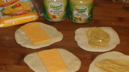 Рецепт пирожков с сосисками