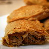 Рецепт Слоеных пирожков с курицей и сыром