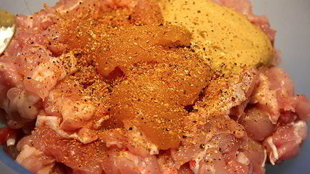 Рецепт слоеных пирожков с курицей и сыром