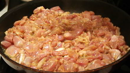 Рецепт слоеных пирожков с курицей и сыром