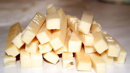 Рецепт слоеных пирожков с курицей и сыром