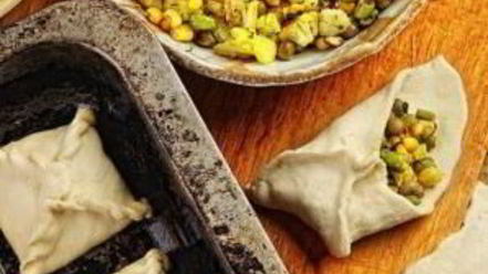 Рецепт слоеных пирожков с овощной начинкой