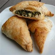 Рецепт Слоеных пирожков с тунцом, рисом и шпинатом