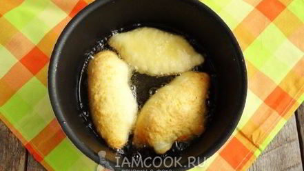 Рецепт жареных пирожков из творожного теста