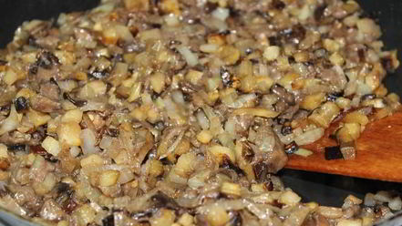 Рецепт жареных пирожков с баклажанами мясом и грибами