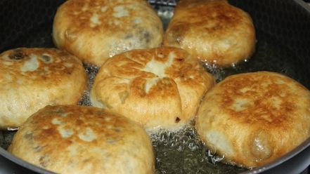 Рецепт жареных пирожков с баклажанами мясом и грибами