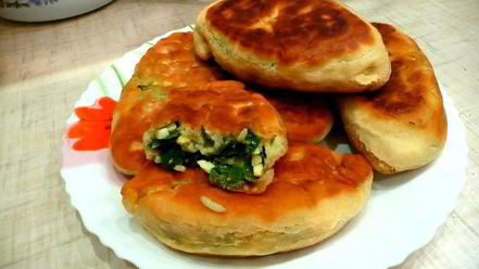 Рецепт жареных пирожков с рисом, яйцом и зеленым луком