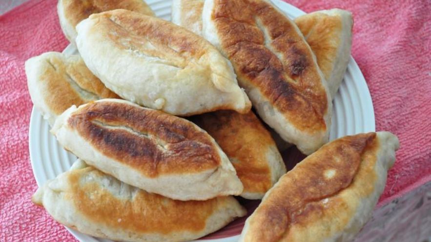 Рецепт жареных пирожков с зеленым луком и яйцом на воде