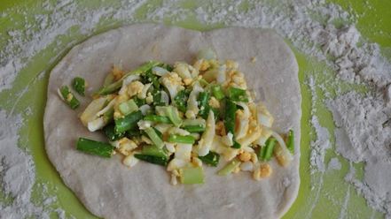 Рецепт жареных пирожков с зеленым луком и яйцом на воде