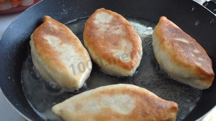 Рецепт жареных пирожков с зеленым луком и яйцом на воде