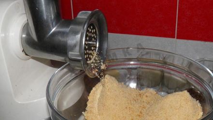 Рецепт домашнего пирожного картошка из сухарей со сгущенкой