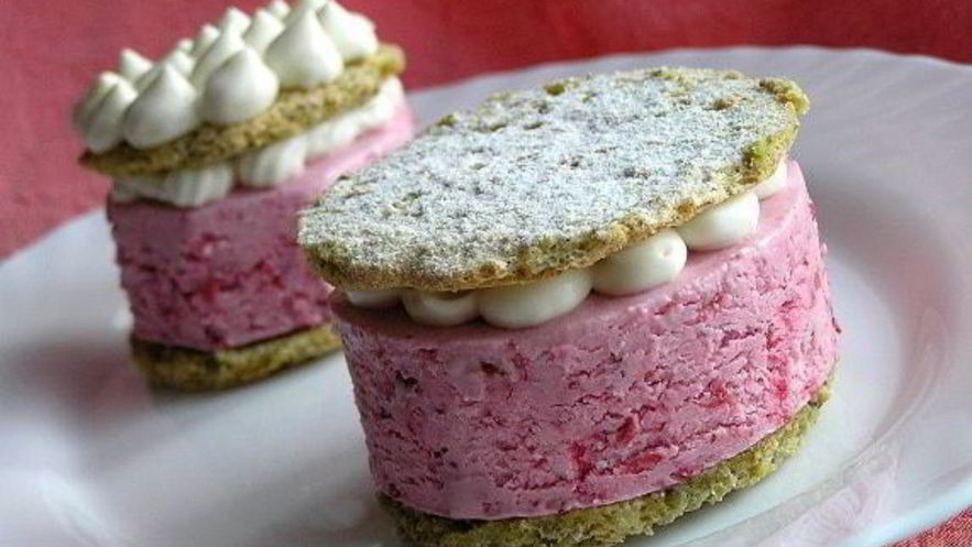 Рецепт фисташкового пирожного с брусничным семифредо