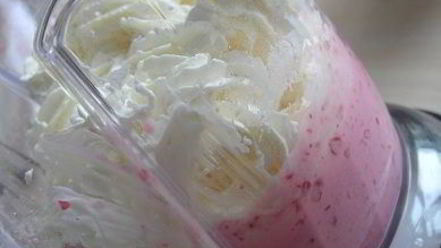 Рецепт фисташкового пирожного с брусничным семифредо