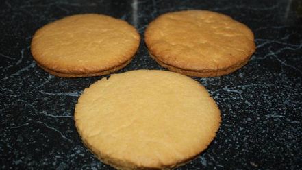 Рецепт клубнично-сливочного пирожного