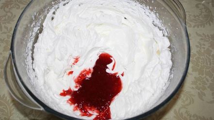 Рецепт клубнично-сливочного пирожного