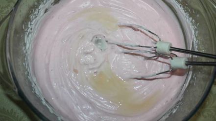 Рецепт клубнично-сливочного пирожного