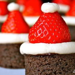 Рецепт Новогодних пирожных Шапка Деда Мороза