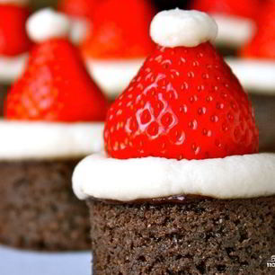 Рецепт Новогодних пирожных Шапка Деда Мороза